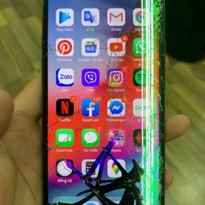 Điện thoại iPhone XS bị sọc màn hình